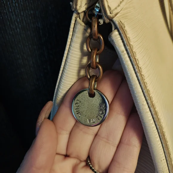 Louis Vuitton Brea MM - Picture 7 of 16